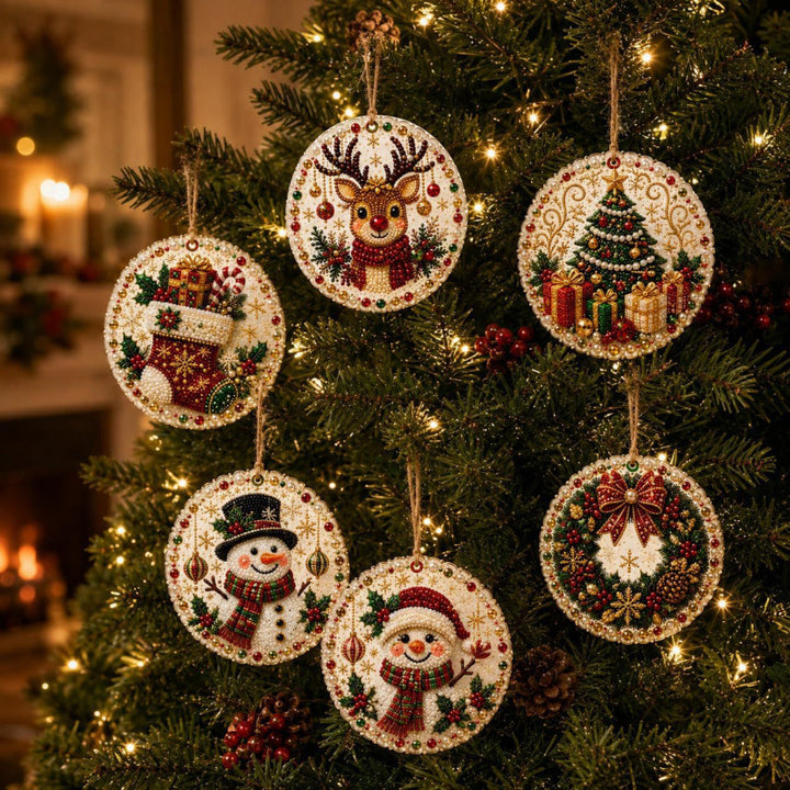 Zes houten kerstballen met diamond painting