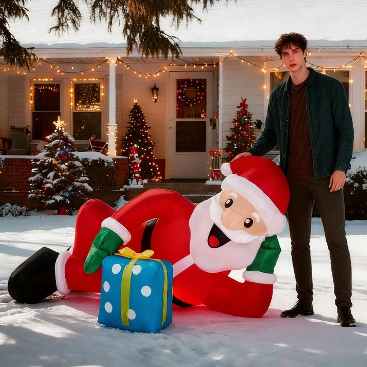 Opblaasbare liggende kerstman met cadeau