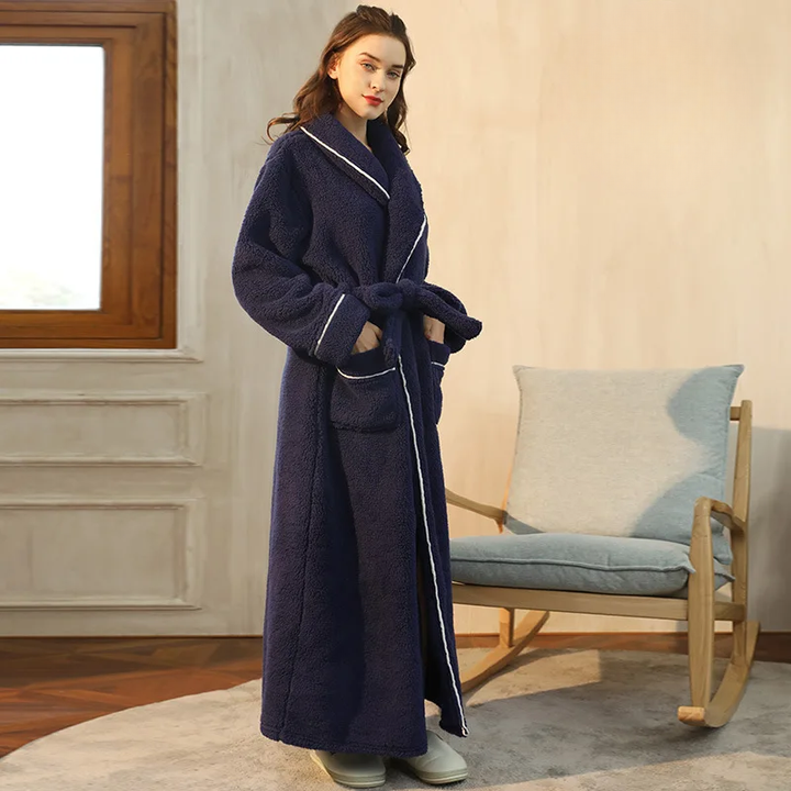 Badjas van dikke flanel fleece met kraag en strikceintuur