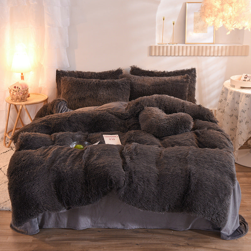 Pluizig teddy dekbedovertrek op een opgemaakt bed