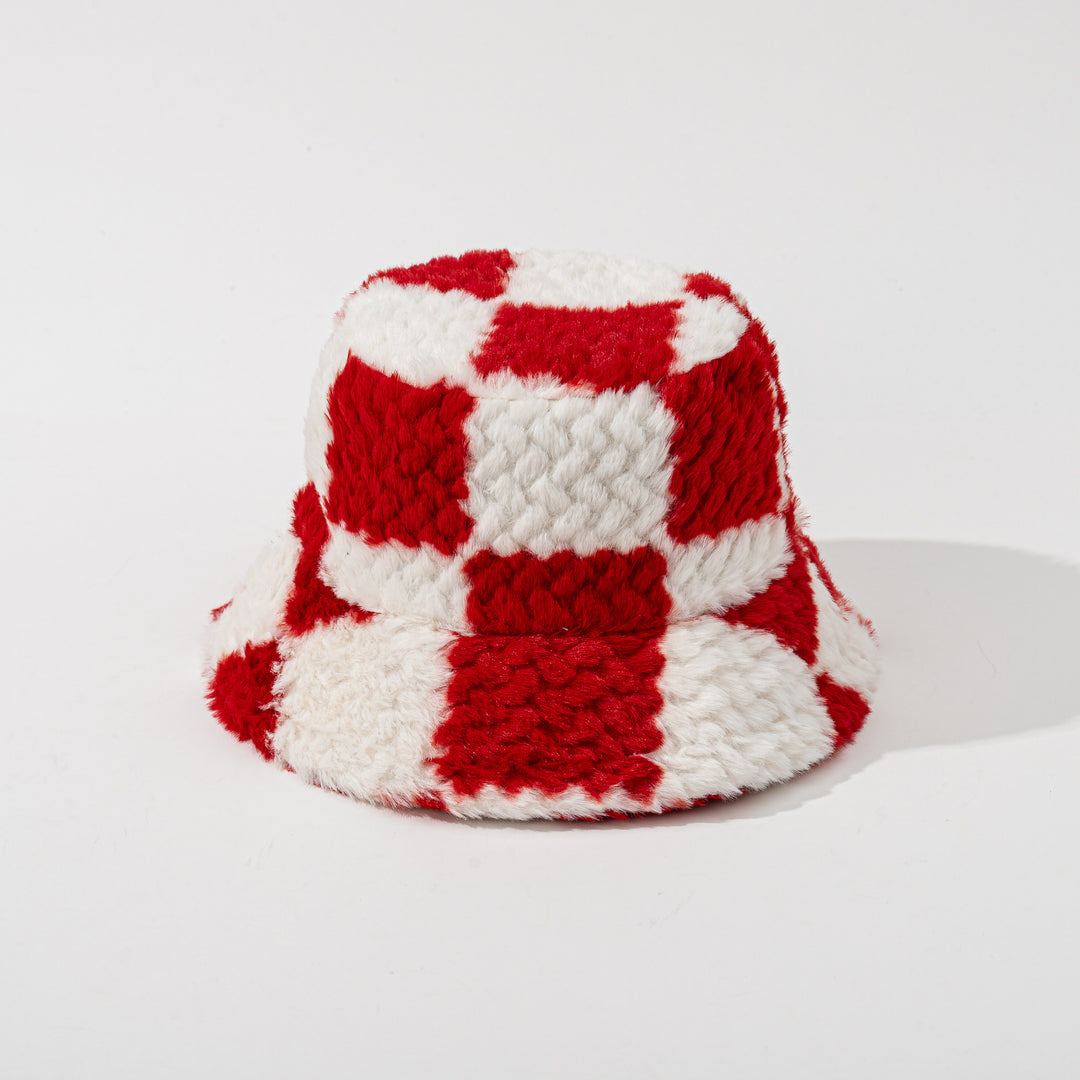 Pluizige bucket hat met dambordpatroon