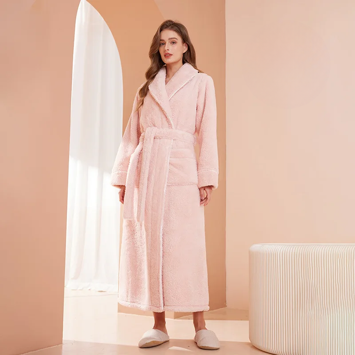 Badjas van dikke flanel fleece met kraag en strikceintuur