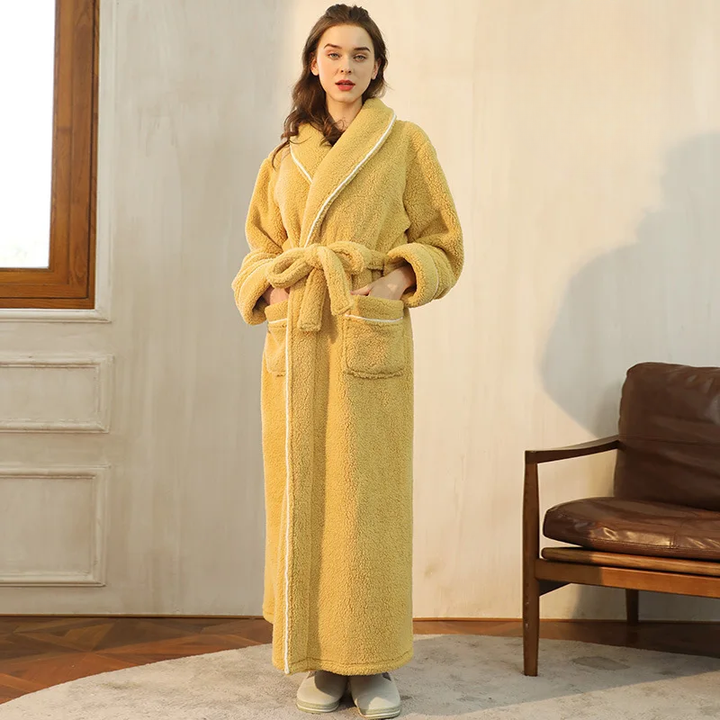 Badjas van dikke flanel fleece met kraag en strikceintuur