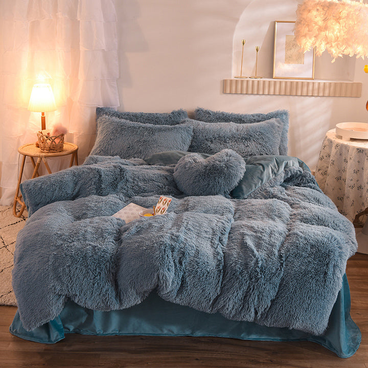 Pluizig teddy dekbedovertrek op een opgemaakt bed