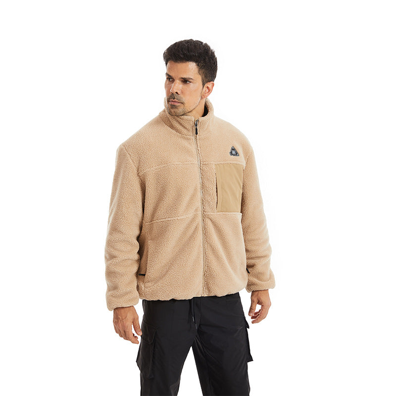 Man in verwarmd teddy fleece jack