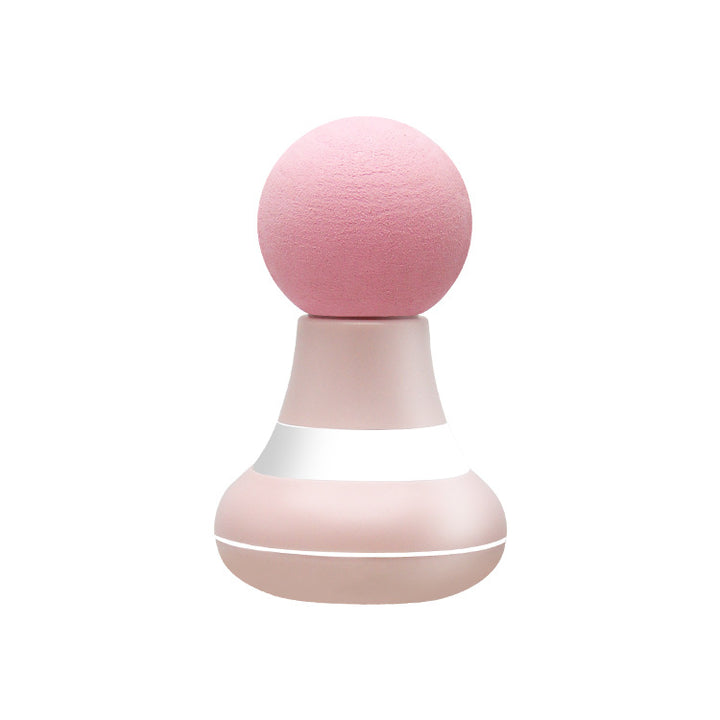 Blauwe mini massage gun in de hand