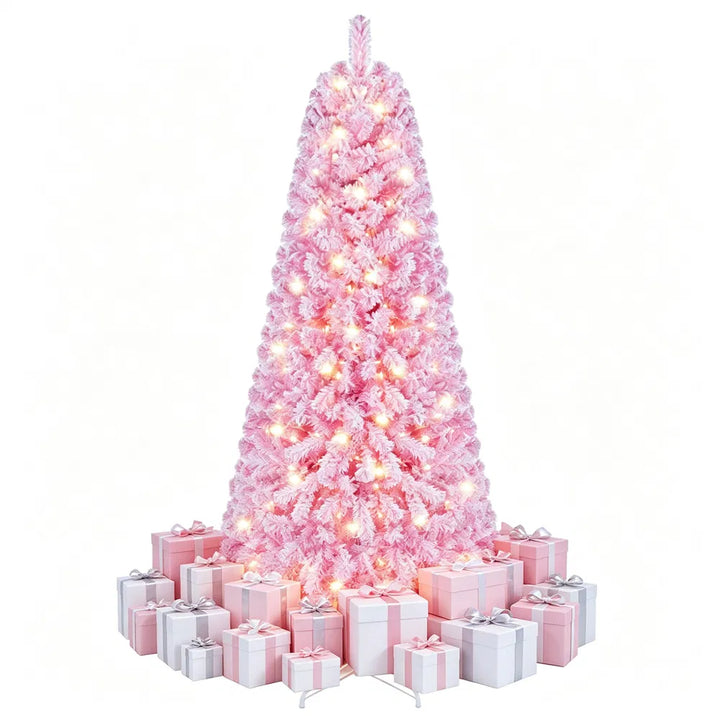 Roze besneeuwde kerstboom met warm licht