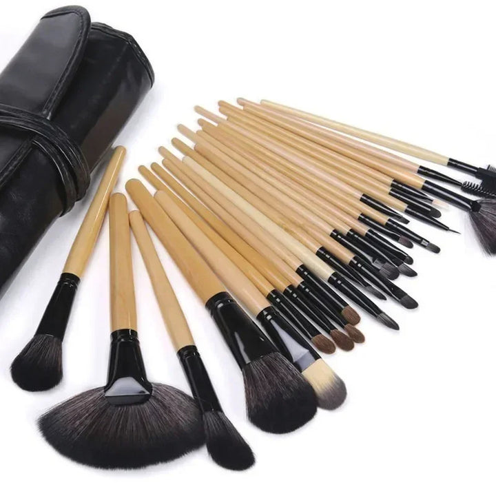 Make-up kwasten met houten stelen in etui