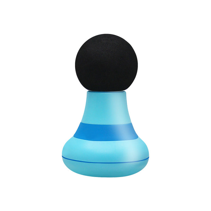 Blauwe mini massage gun in de hand