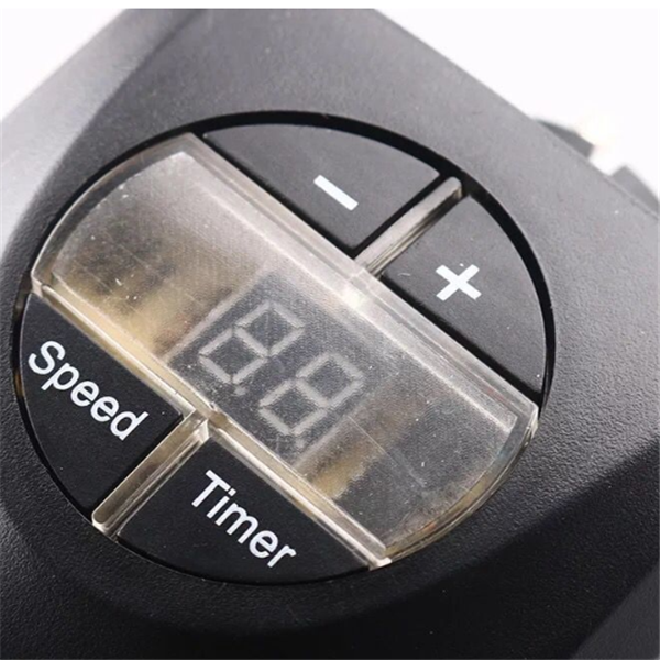 Kleine keramische stopcontactkachel met display