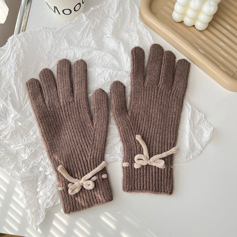 Geribde handschoenen met strikje bij de pols