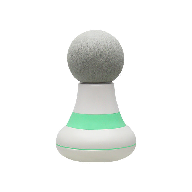 Blauwe mini massage gun in de hand