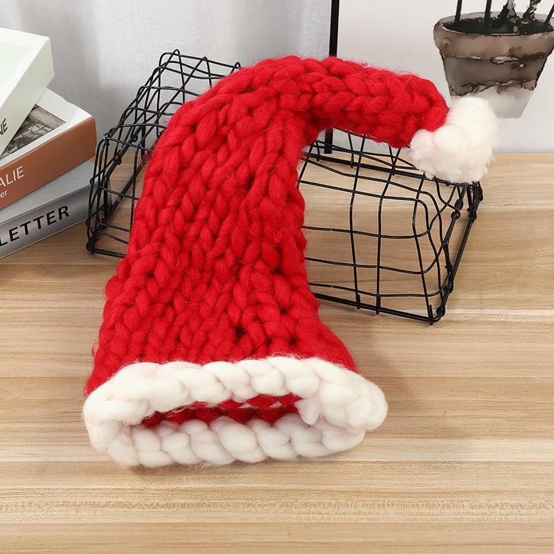 Grofgebreide rode kerstmuts met witte pompon