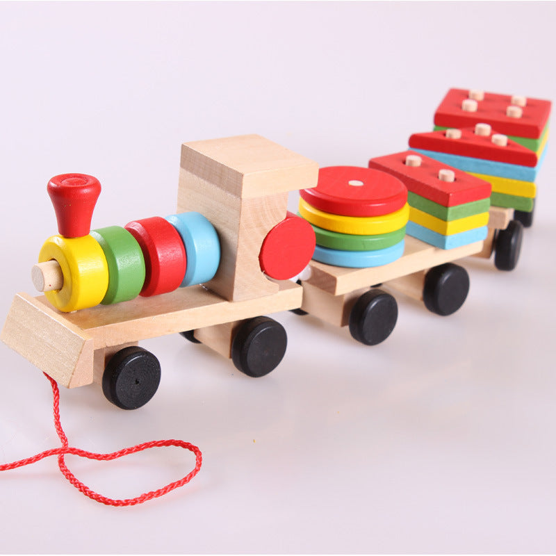 Houten trein met wagons en gekleurde blokjes