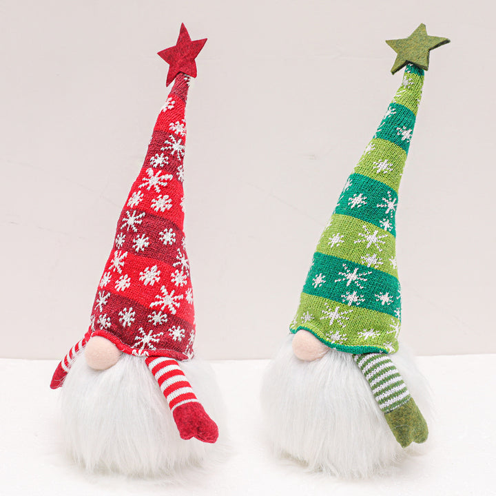 Kerstkabouter zonder gezicht als kerstdecoratie, tafel en boom