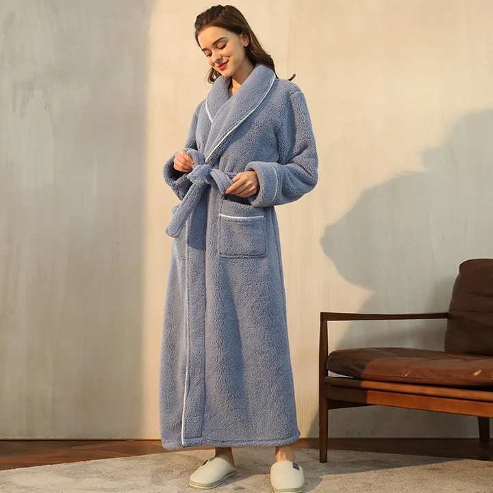 Badjas van dikke flanel fleece met kraag en strikceintuur