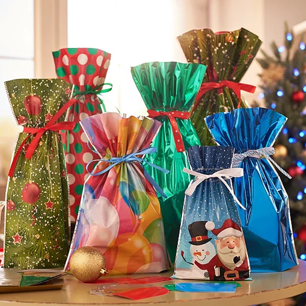 Kerstcadeauzakjes met trekkoord – set van 15 in drie maten