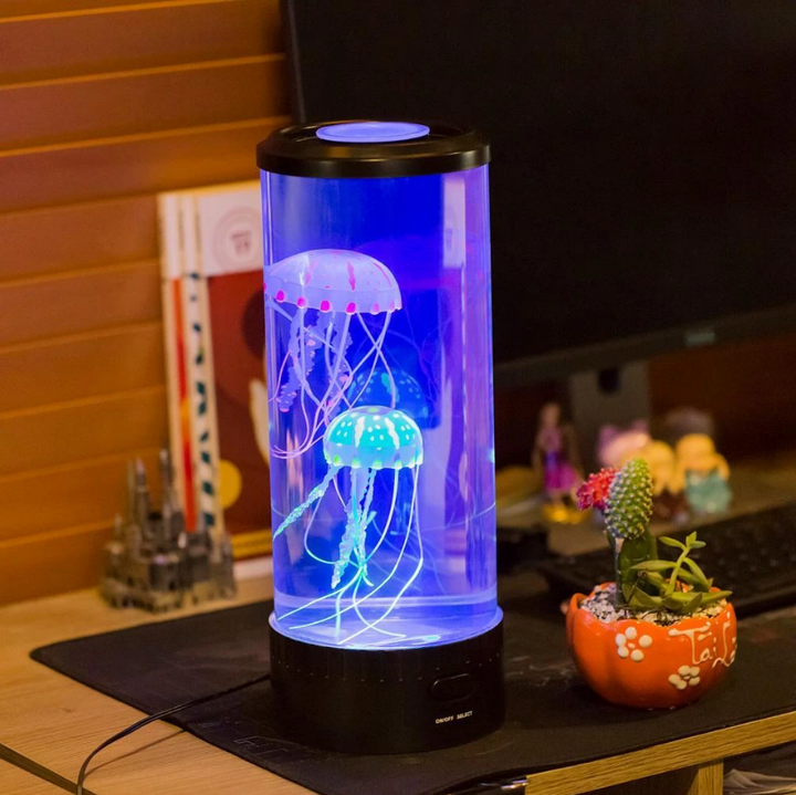 Zwarte kwallenlamp met gekleurd verlichte kwallen