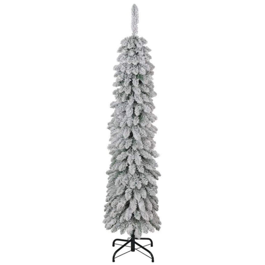 Smalle besneeuwde kerstboom zonder lampjes