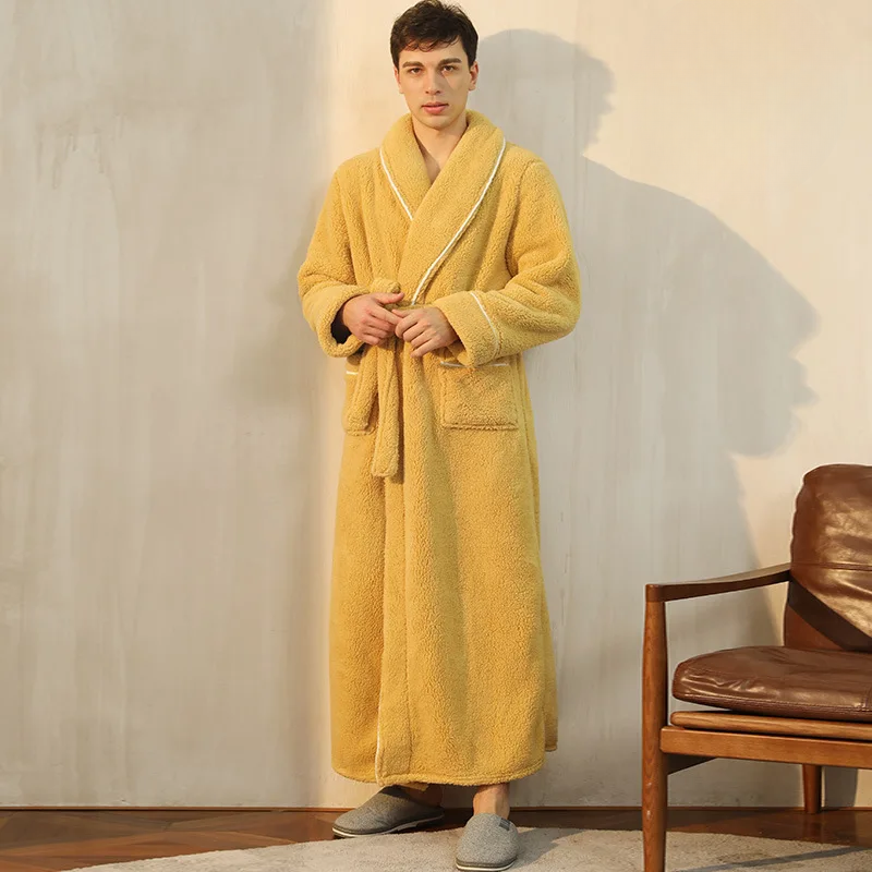 Badjas van dikke flanel fleece met kraag en strikceintuur