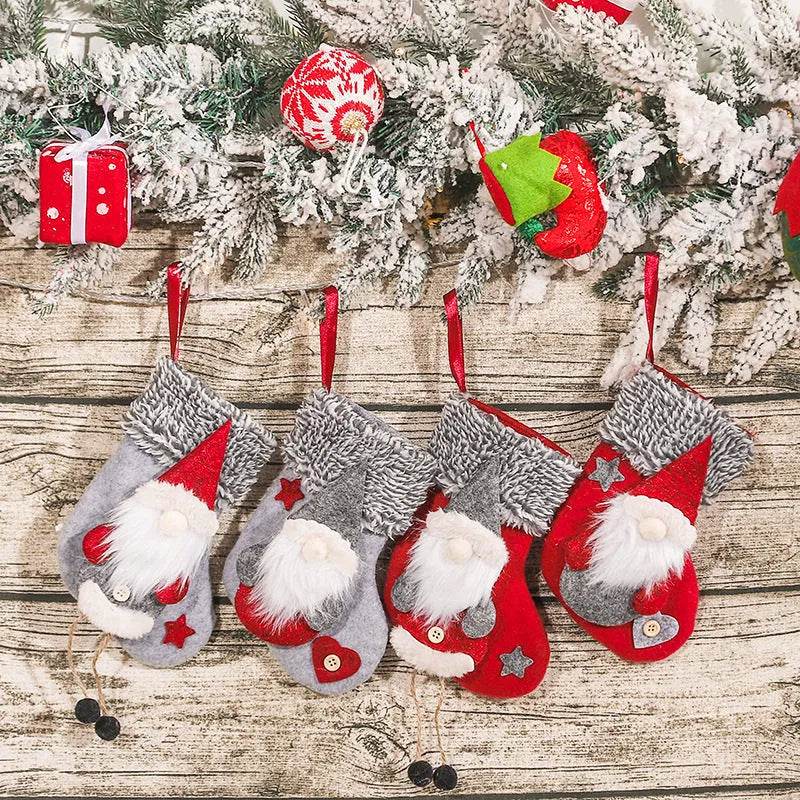 Hollevo™ Mini pluche kerstsok om op te hangen in de kerstboom