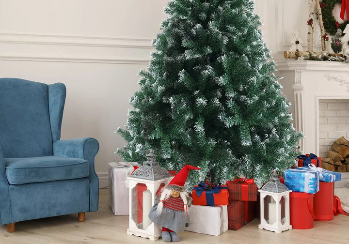 Lichtgroene kerstboom met witte punten