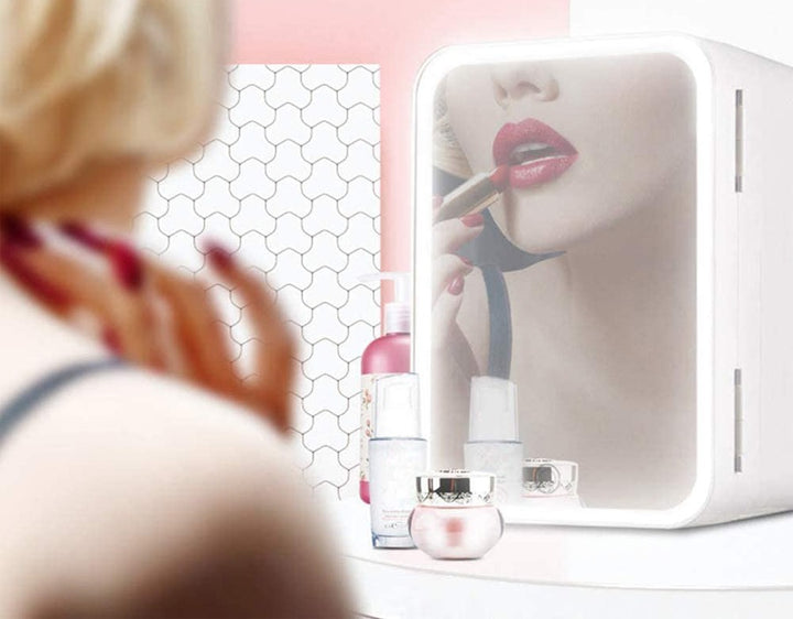 Witte mini make-up koelkast met verlichte spiegel