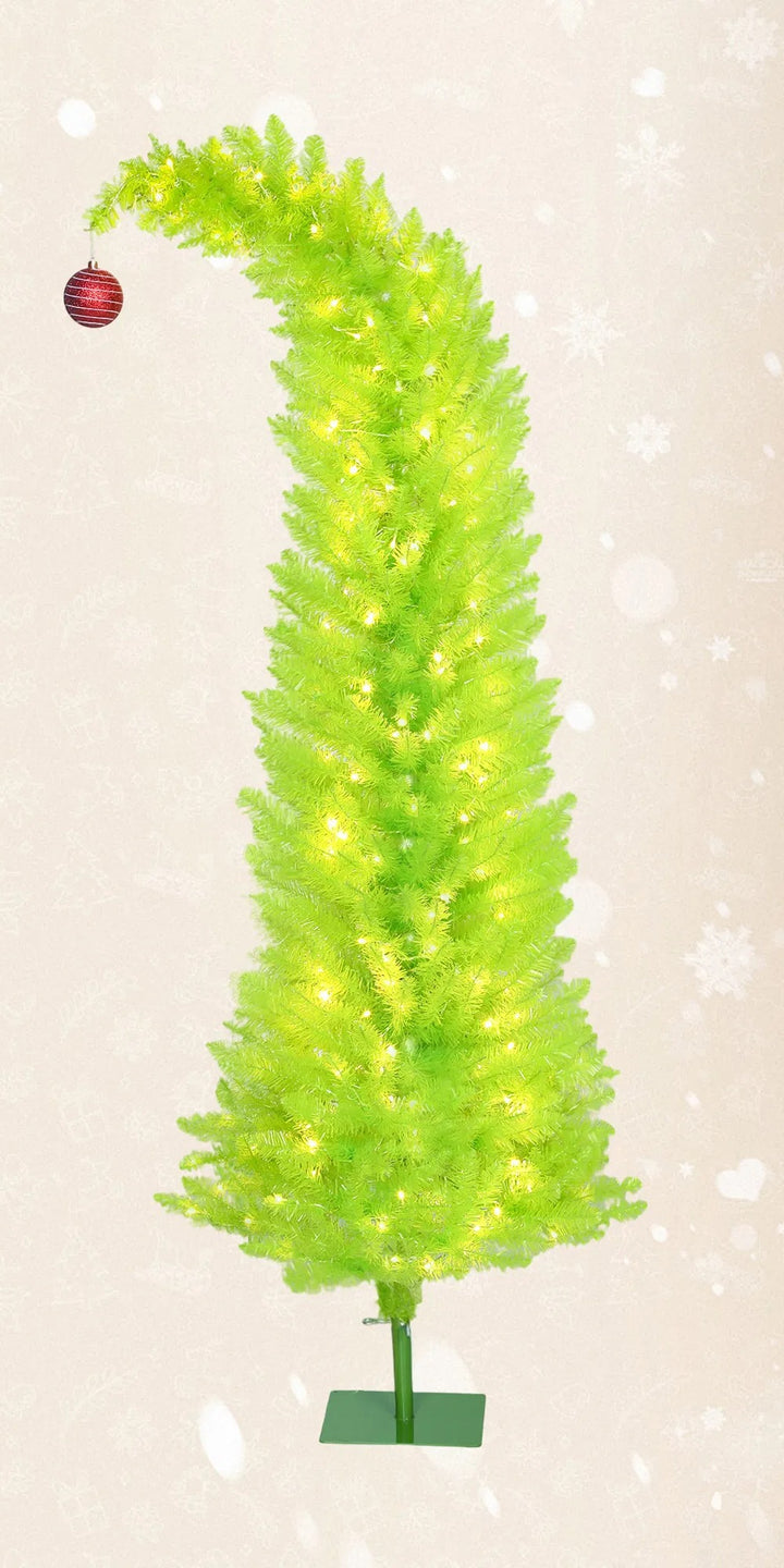 Limoengroene kerstboom met gebogen top en rode bal