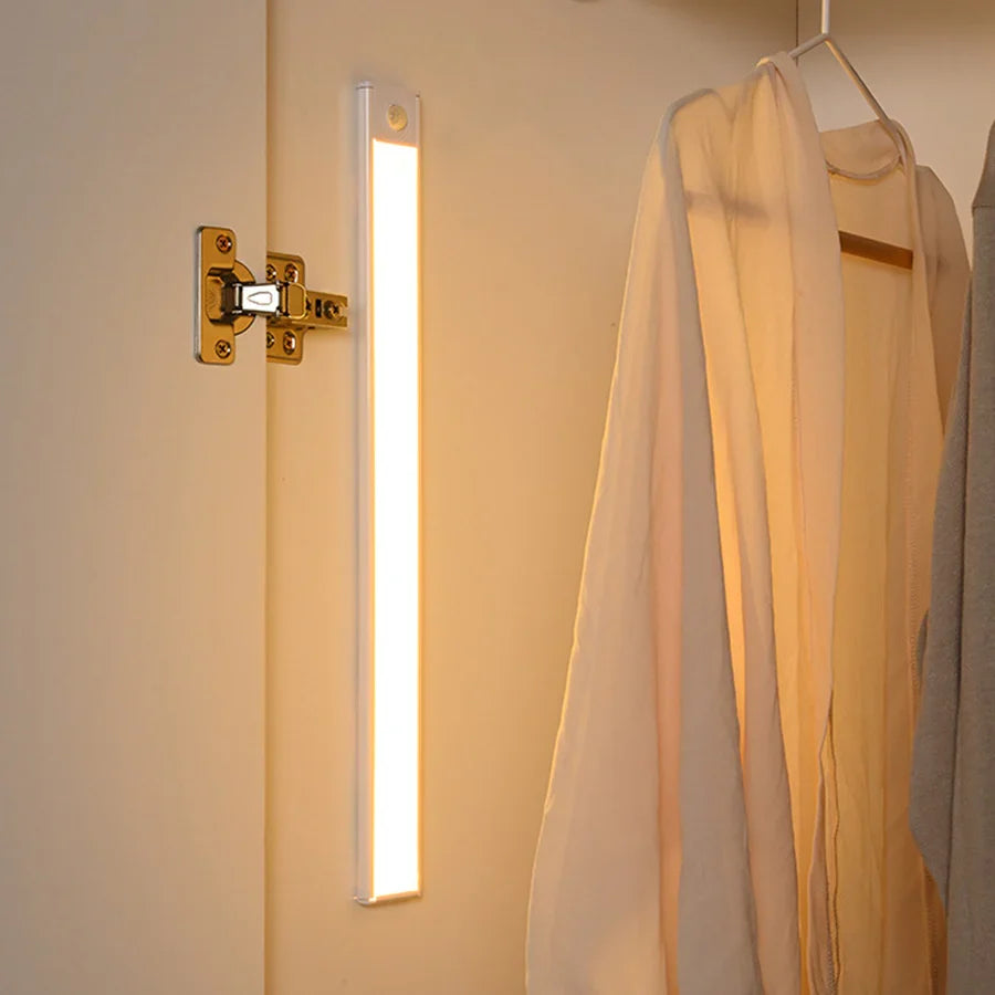 Ultradunne kastverlichting met bewegingssensor en dimbare LED