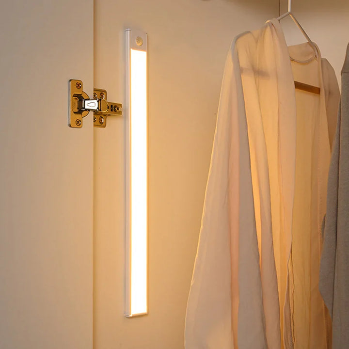 Ultradunne kastverlichting met bewegingssensor en dimbare LED