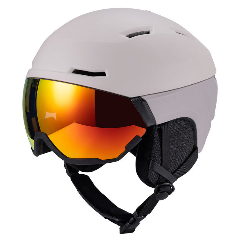 Skihelm met geïntegreerd vizier tegen verblinding door zon