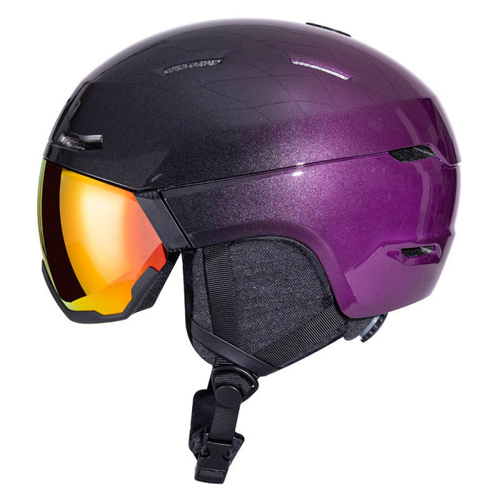 Skihelm met geïntegreerd vizier tegen verblinding door zon