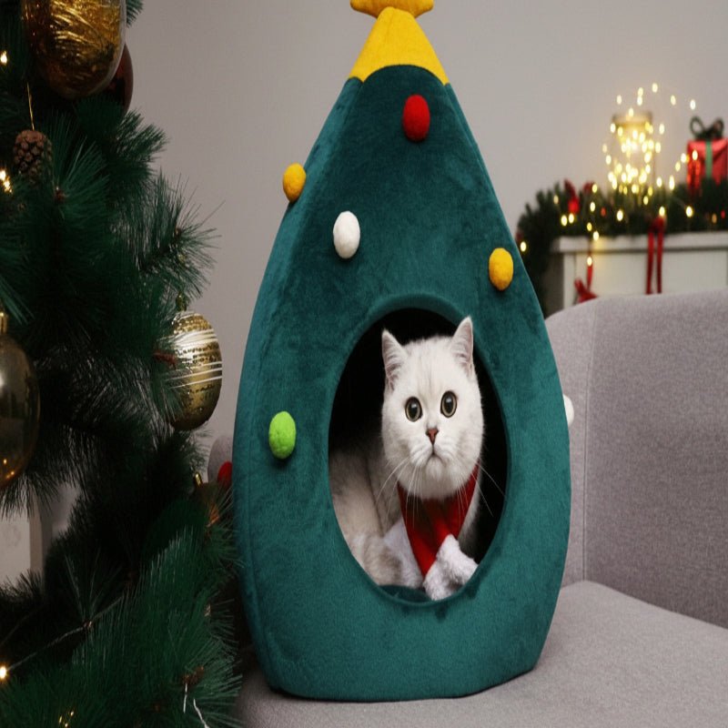 Kattenmand in kerstboomvorm met knusse gesloten binnenkant