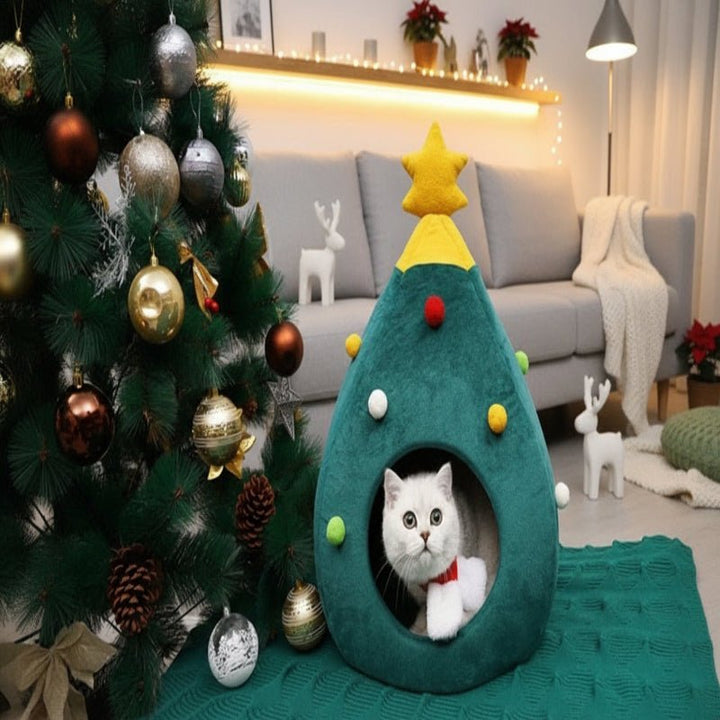 Kattenmand in kerstboomvorm met knusse gesloten binnenkant