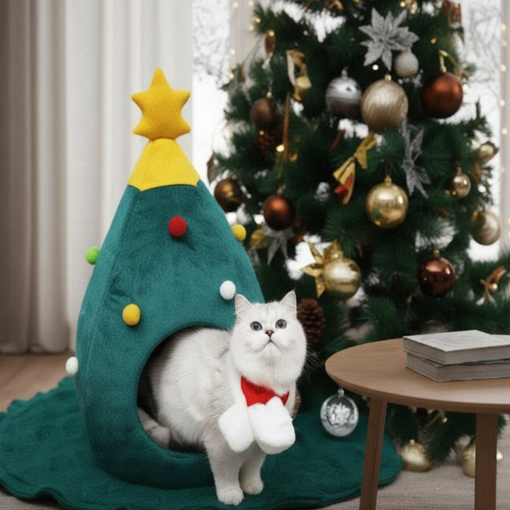 Kattenmand in kerstboomvorm met knusse gesloten binnenkant