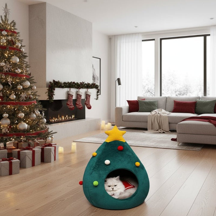 Kattenmand in kerstboomvorm met knusse gesloten binnenkant