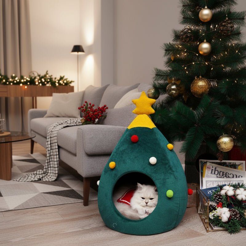 Kattenmand in kerstboomvorm met knusse gesloten binnenkant
