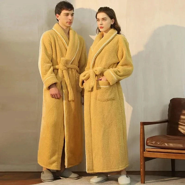 Badjas van dikke flanel fleece met kraag en strikceintuur