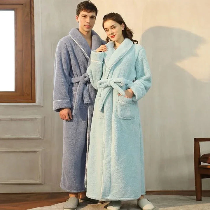 Badjas van dikke flanel fleece met kraag en strikceintuur