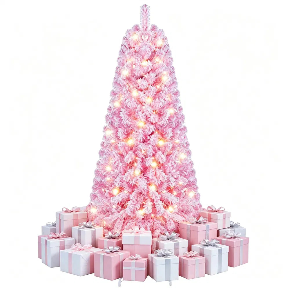 Kleine roze besneeuwde kerstboom met lichtjes