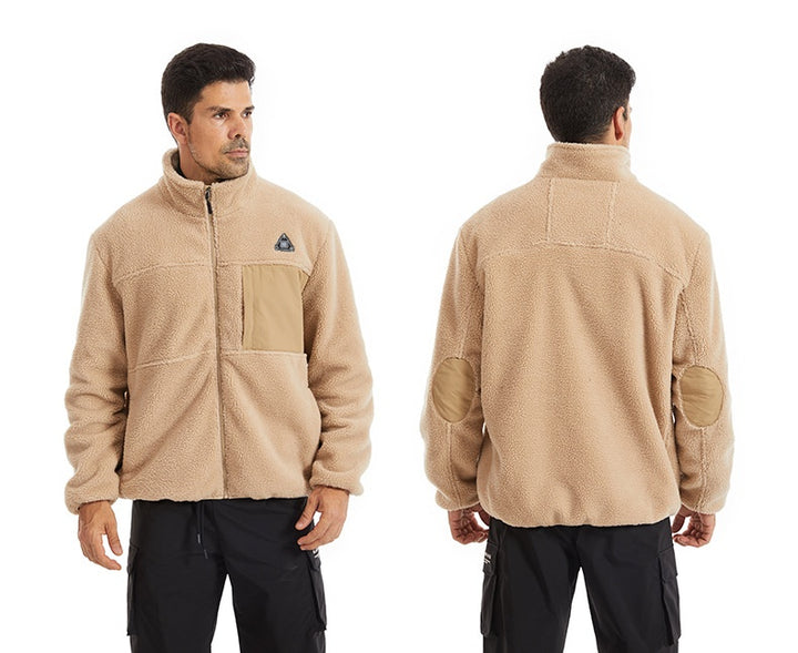 Man in verwarmd teddy fleece jack