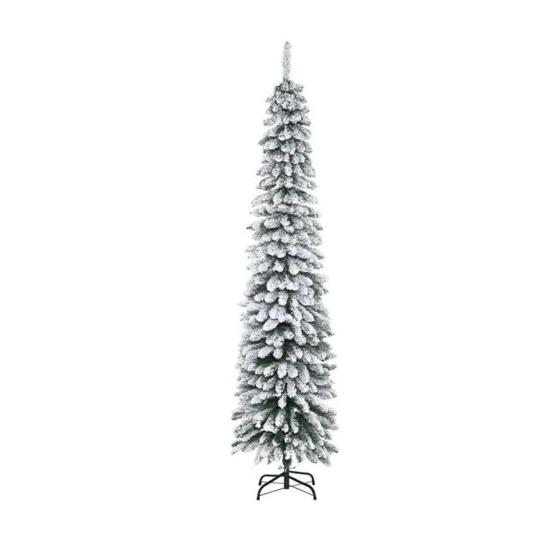 Smalle besneeuwde kerstboom zonder lichtjes
