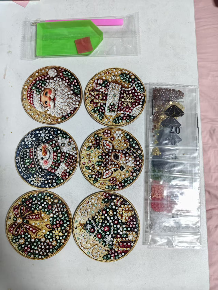 Zes houten kerstballen met diamond painting