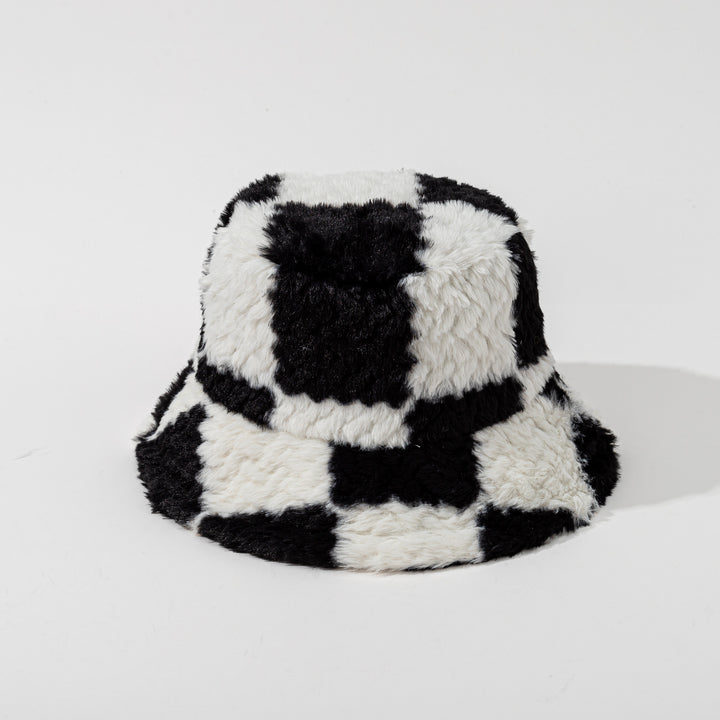 Pluizige bucket hat met dambordpatroon