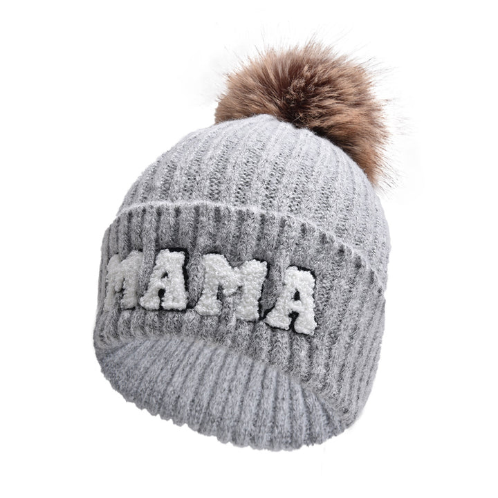 Geribde muts met MAMA-letters en pompon