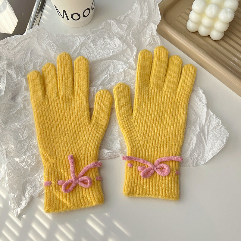 Geribde handschoenen met strikje bij de pols