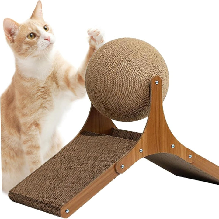 Krabspeeltje voor katten met sisalbal en kartonnen helling