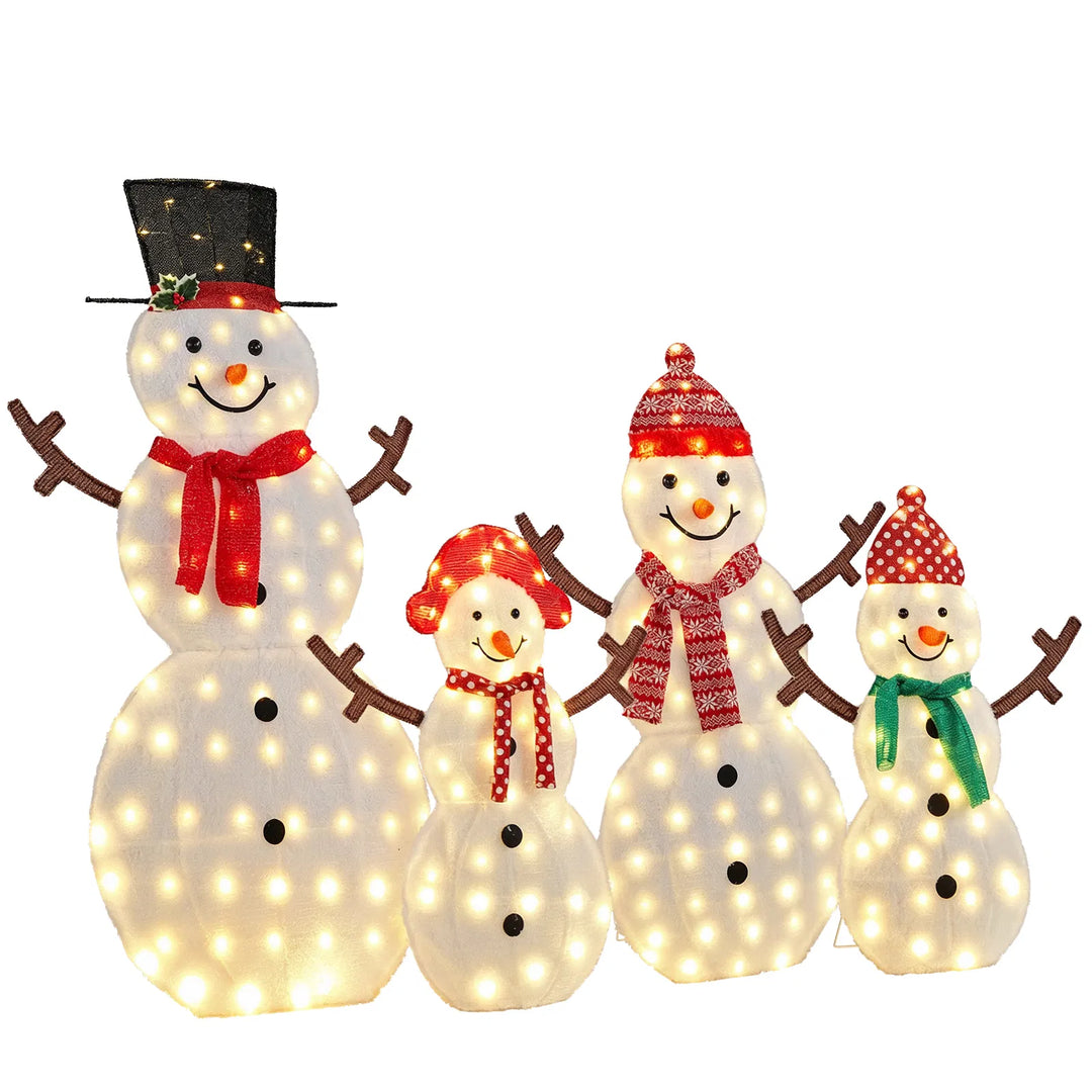 Verlichte sneeuwpopfamilie van vier
