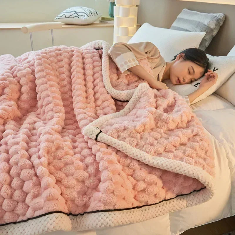 Dikke deken van coral fleece met zachte fluweelachtige textuur