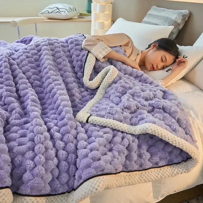 Dikke deken van coral fleece met zachte fluweelachtige textuur